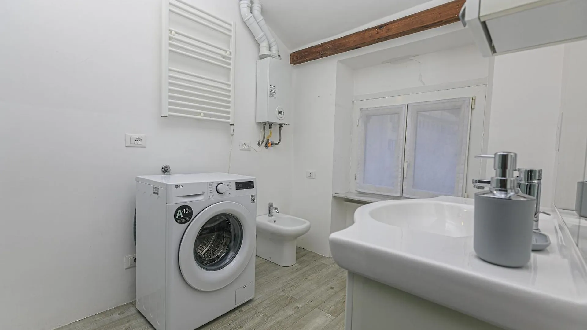 Iflat Un Nido Sui Tetti Apartment Genoa 0*,  Italy